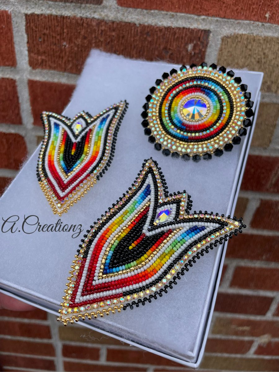 My favorite set I’ve made so far 👀🖤🤩🤩🤩 #Beadwork #BeadedEarrings #Beadedset