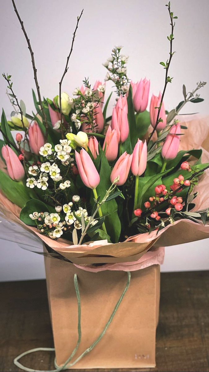 Gingerfleur's tweet photo. The ever popular Spring Handtied Bouquet includes a selection of beautiful seasonal blooms and foliage’s. You can easily request this for delivery to Buckingham, Leighton Buzzard and Milton Keynes areas locally when ordering online or choose to collect from our Flower studio. https://t.co/7eP017dEf4