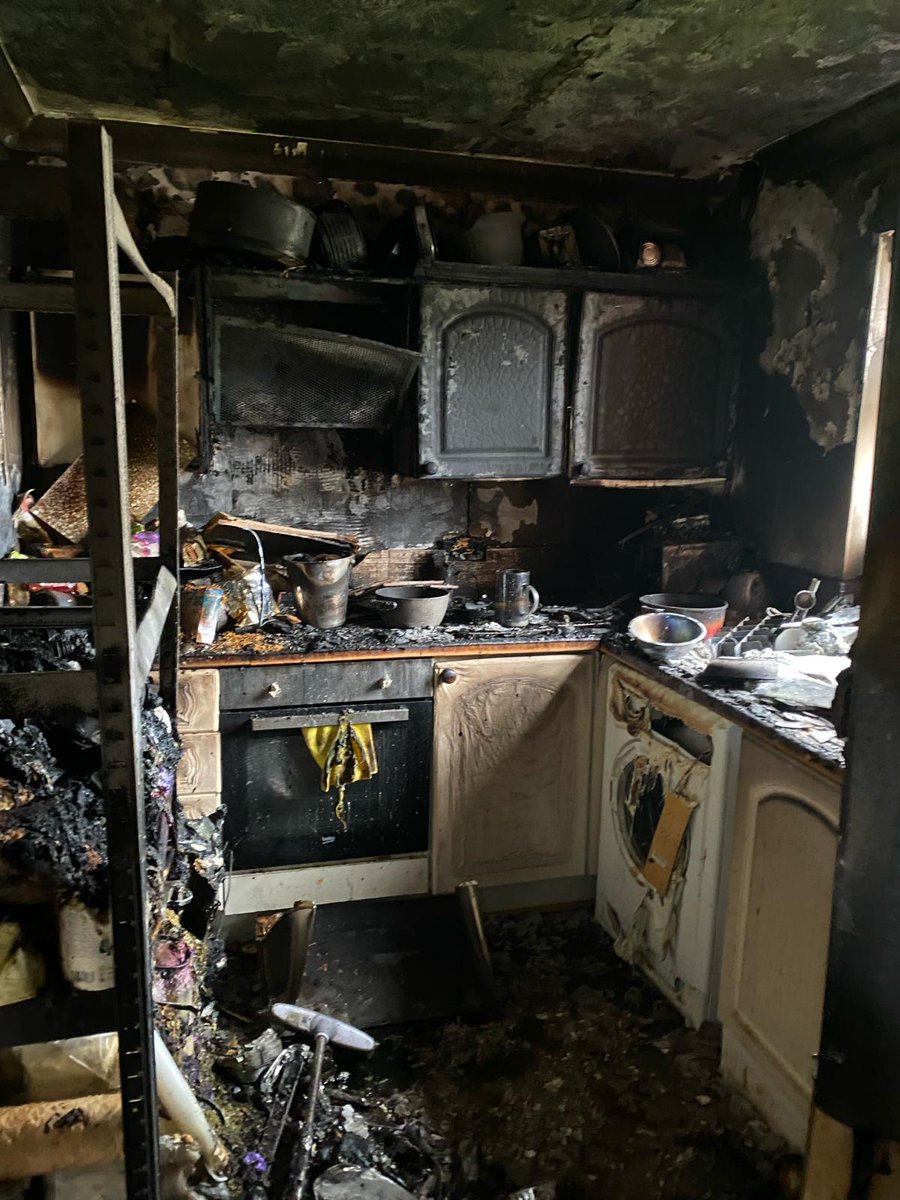 A flat in Canvey has been left uninhabitable after cooking was left unattended and caught alight.

Residents did not have a smoke alarm in the flat. 

❌Never leave cooking unattended 
✅Make sure you have a smoke alarm on every level of your property