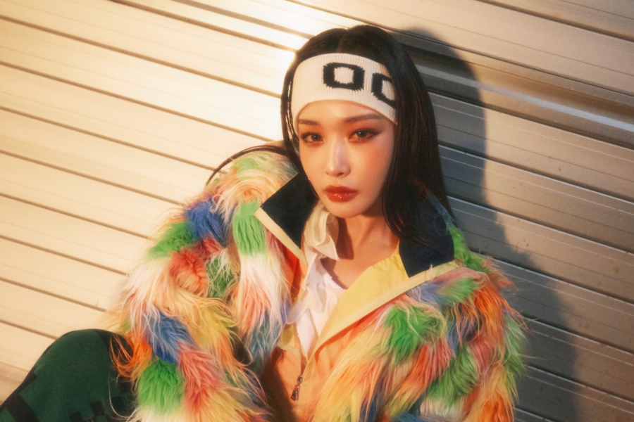 soompi's tweet photo. WATCH: #Chungha Drops New Teasers For "EENIE MEENIE" Featuring #ATEEZ's #Hongjoong
https://t.co/PXI02Dic8q https://t.co/k9FMHIZVVD