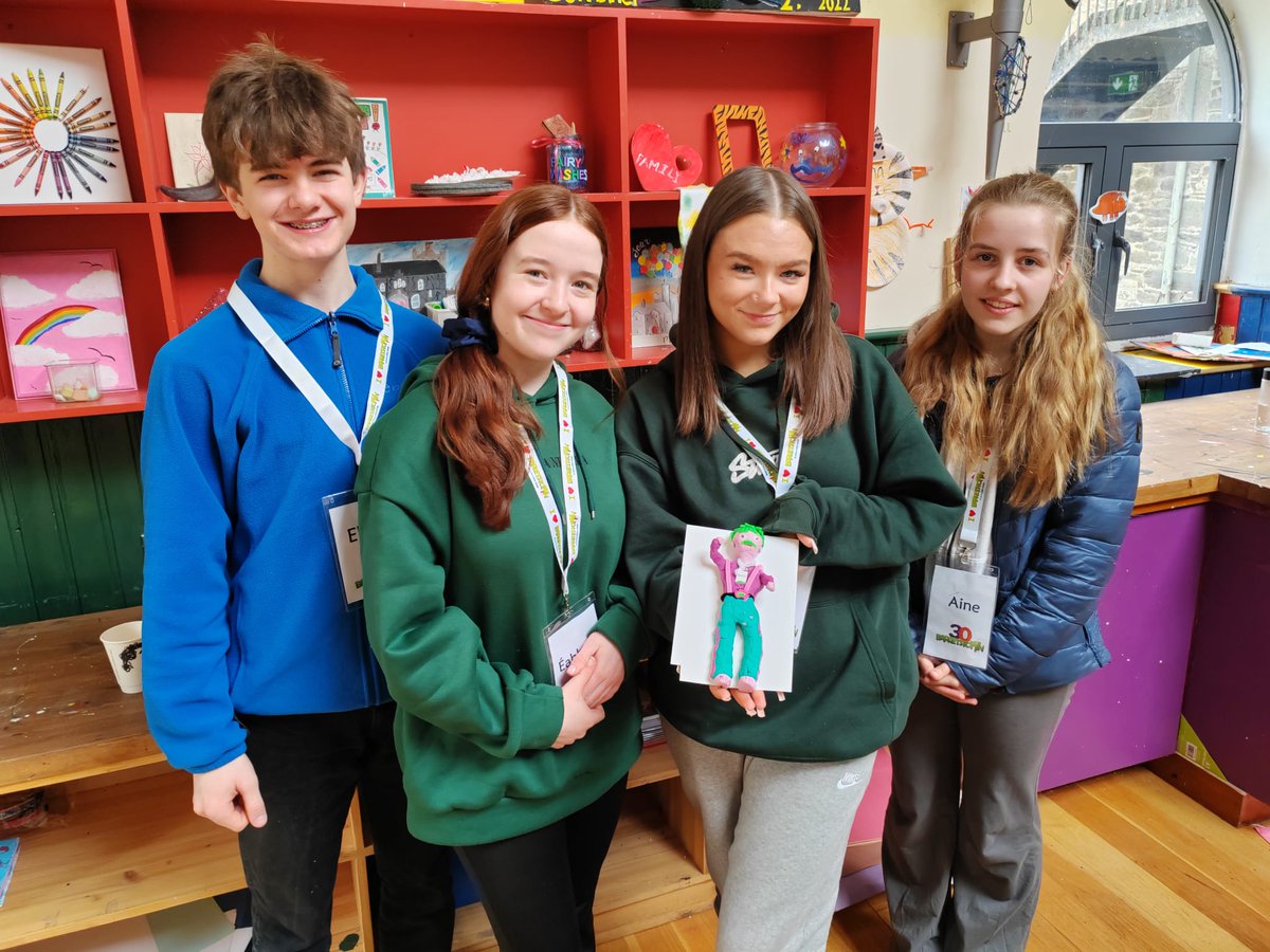 GCCD_Nas's tweet photo. Rinne na scoláirí ceardlann ceannaireachta in @Barretstown inniu. Phléigh siad na rudaí ar fad atá ag teastáil ó cheannaire maith agus ansin chruthaigh siad an ceannaire idéalach. Rinne siad cur i láthair ar an gceannaire sin. An aithníonn sibh príomhoide na scoile seo ina measc? https://t.co/FYKsavR9la