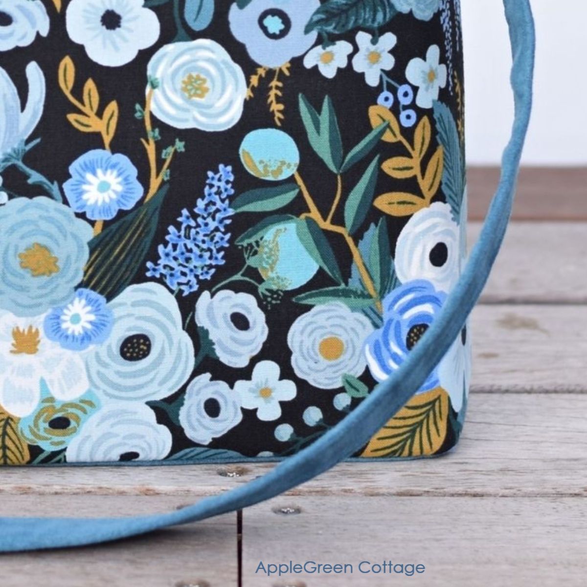 AppleGCottage's tweet image. So, FB &amp;amp; IG both down? That could mean I can #sew all day long LOL. This is a #sneakpeek for my next #bagpattern