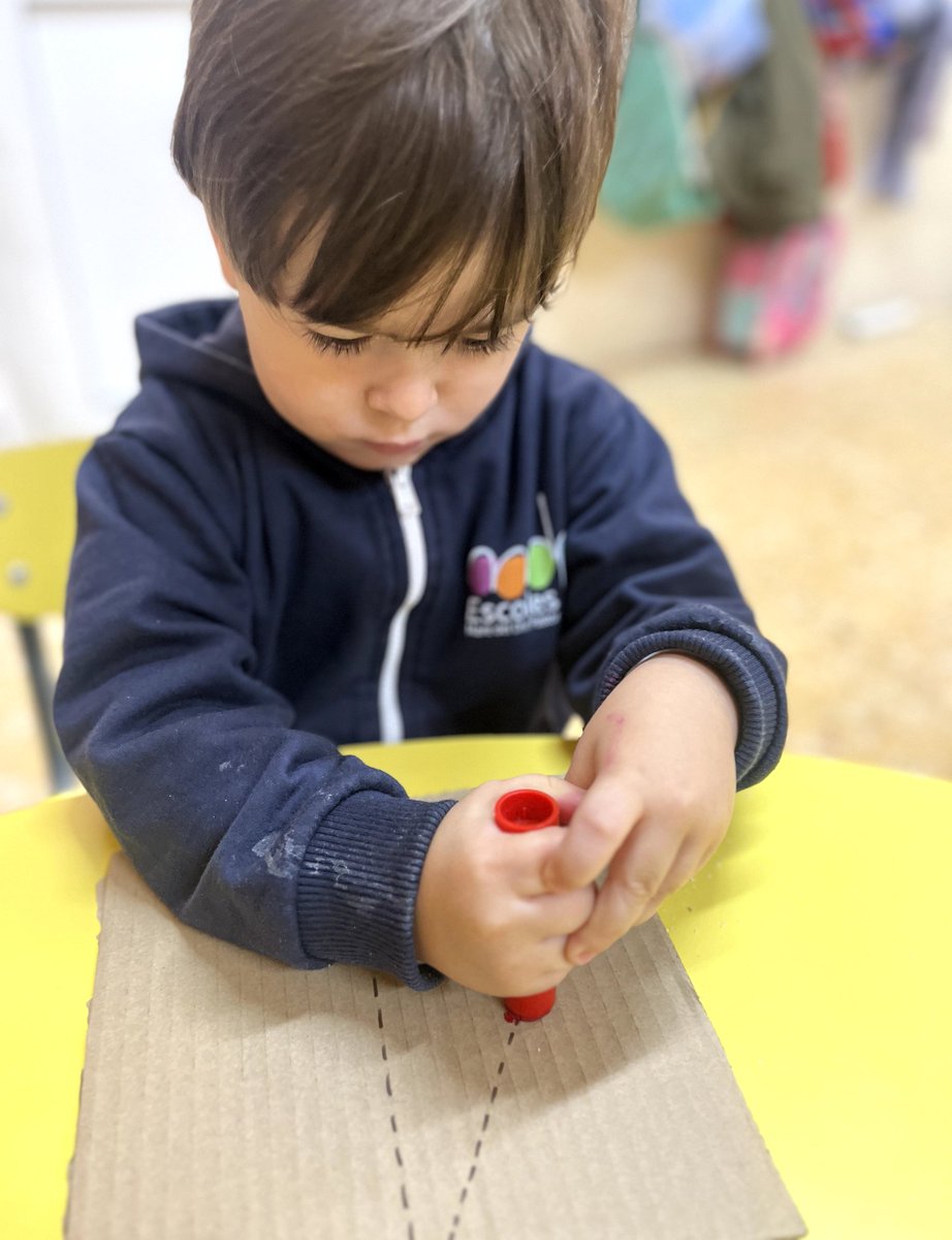 MDPBailen's tweet photo. Els 🐤🐥 d'I-3 han estat treballant el número 1 amb diferents tècniques i activitats... I és que de manera vivencial i manipulativa, la numeració és molt més divertida! 

#mdpbailen 
#educacióinfantil 
#matesmanipulatives https://t.co/cHwmqsNnKr
