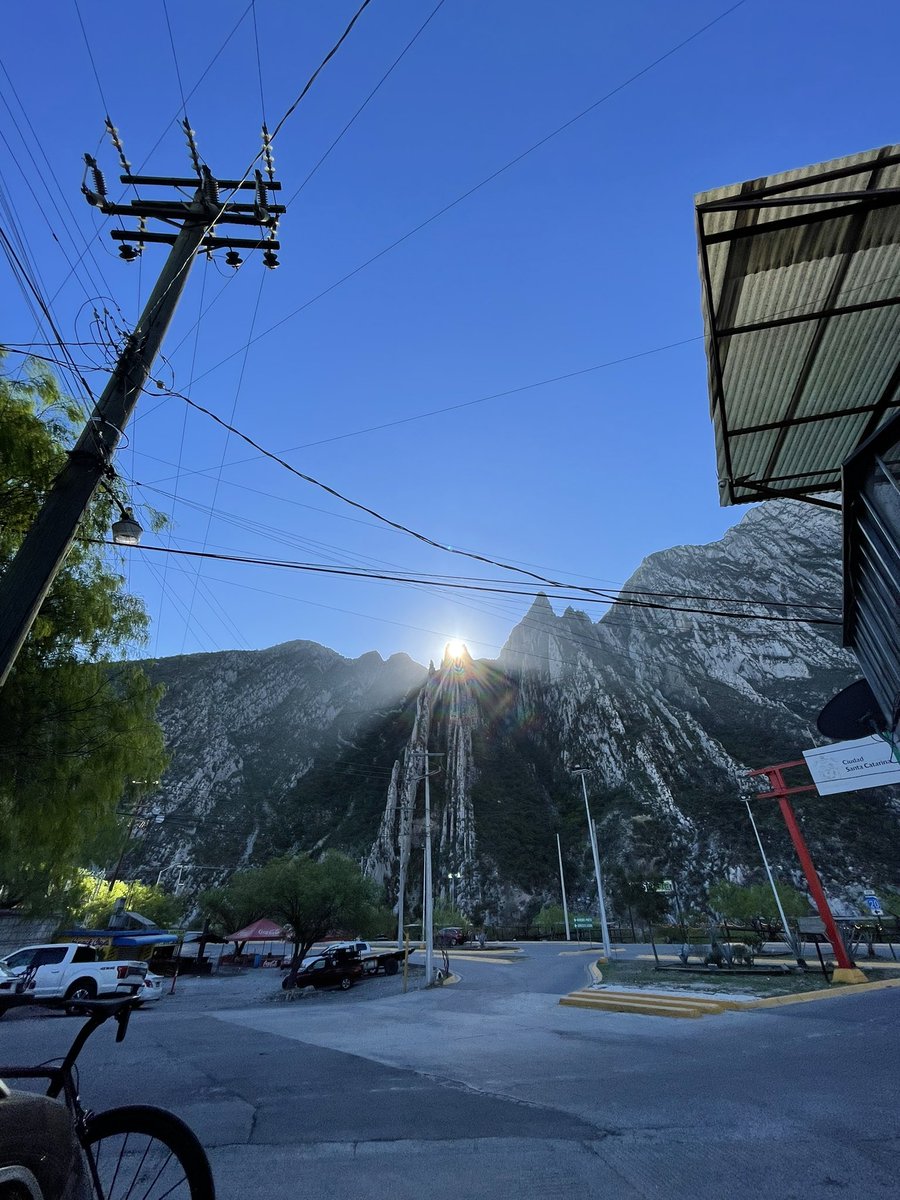 cude's tweet image. ⛰️ Sunrise La Huasteca