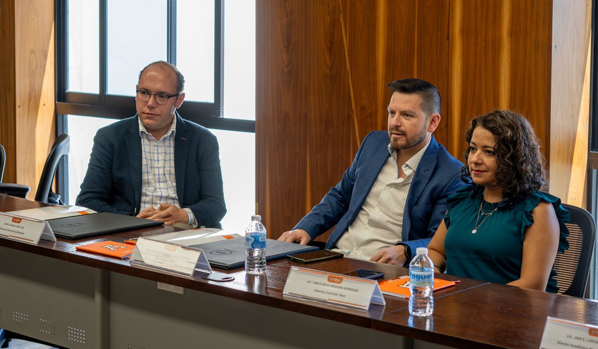 anahuacqro's tweet photo. Ayer realizamos la firma de convenio con Benji Vegan Gourmet, empresa líder con la que seguiremos trabajando para lograr un futuro más saludable 🦁 #SomosAnáhuac https://t.co/jKLqukUaEZ