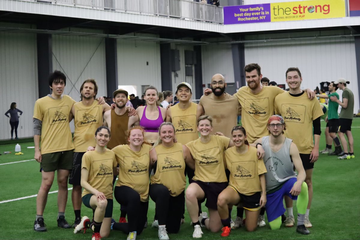 pghultimate's tweet image. Congrats to 🐷 Fine Swine and Good Spirits 🐷for taking Winter Clique League by storm— final score of 16-12 over No Name, No Problem 🏆
#cliqueleague #winterleague #winterultimate