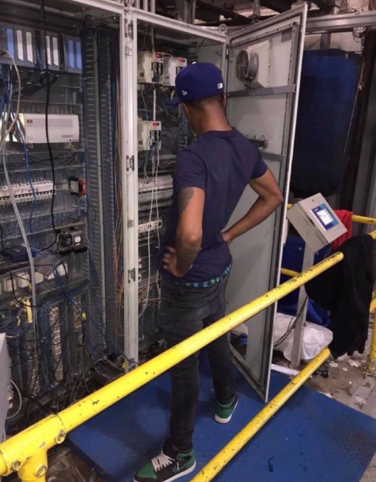 Davo Migo (@deeblockdavo) on Twitter photo Me tryna fix instagram and Facebook right now: Me tryna fix instagram and Facebook right now: