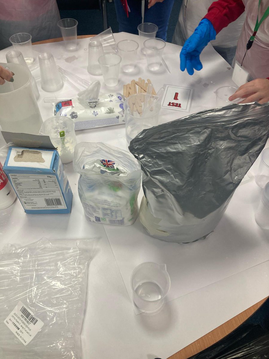 Rotherhamcreat2's tweet image. It has been all about Science today for our Family Learning @BrinsworthManor Children and families used a range of techniques to solve a crime. Finger print investigation, chromatography, ransom note deciphering (invisible ink) and footprint identification and more. #fabscience