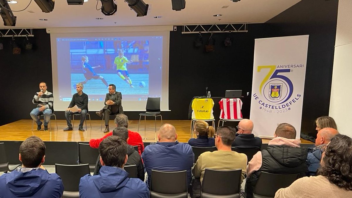 #Entitat | 🟡🔵

📸 Imatges de la 3a 'Taula Rodona' #75aniversari <a href="/uecastelldefels/">UE Castelldefels</a>, dedicada a analitzar l'evolució del Futbol Base al llarg de la història del club!

7⃣5⃣ Molts retrobaments i records de futbol! 🟡🔵

#SomHiGrocs #SomHIGrogues #PlanterUEC