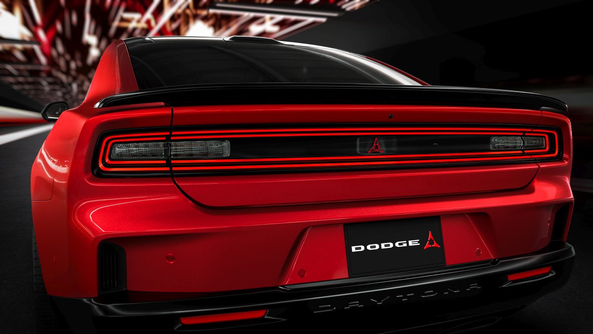 CheersnGears's tweet photo. Who says you can't have it all?  Not @Dodge - The 2024 Dodge Charger can be electric or gas, either one fast. 2-door or 4-Door, either one badass. https://t.co/MeaIMVitlP https://t.co/lGJVAym59L