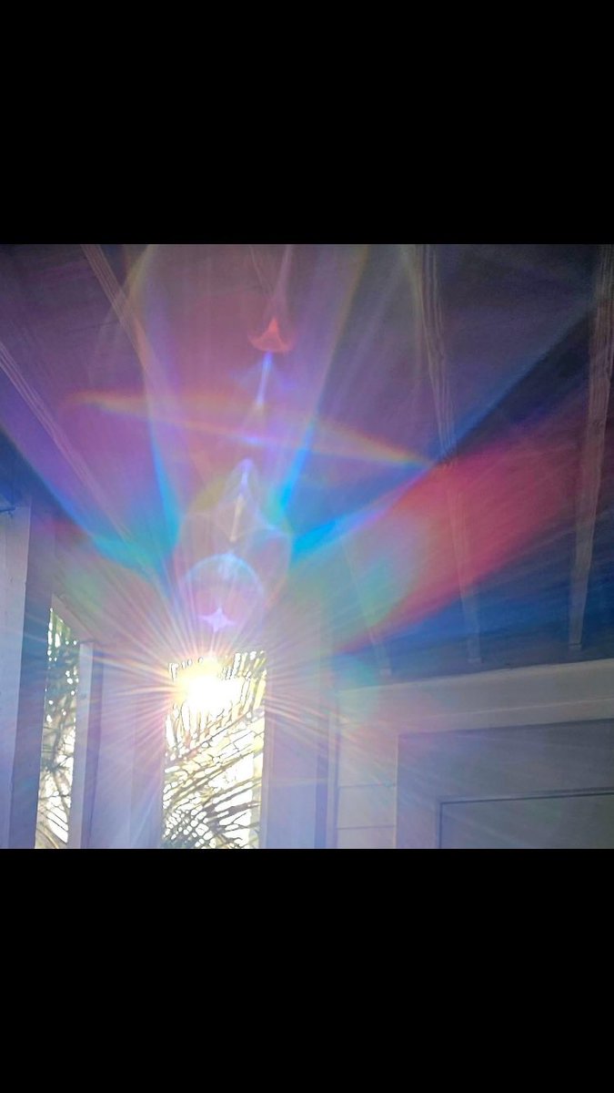 Margotsongs's tweet image. A friend @MermaidKyan took this photo without filters. Most of what is happening here appears to be celestial visitation. #angel #galacticcouncil #angelguides #spiritteam #pleadian ?