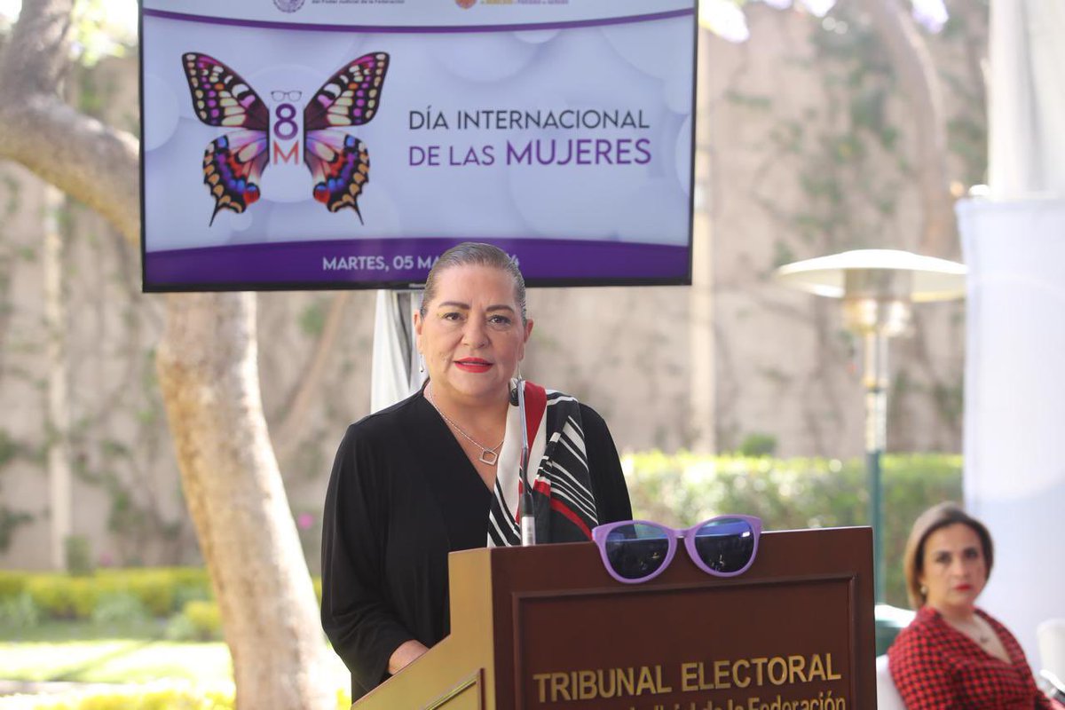 En el marco del próximo #8M, día Internacional de la Mujer, mujeres de diversos ámbitos, nos reunimos en el <a href="/TEPJF_informa/">Tribunal Electoral del PJF</a>, para analizar los movimientos feministas con perspectiva de género, que han contribuido a posicionar el tema de la igualdad, en el ejercicio de los derechos