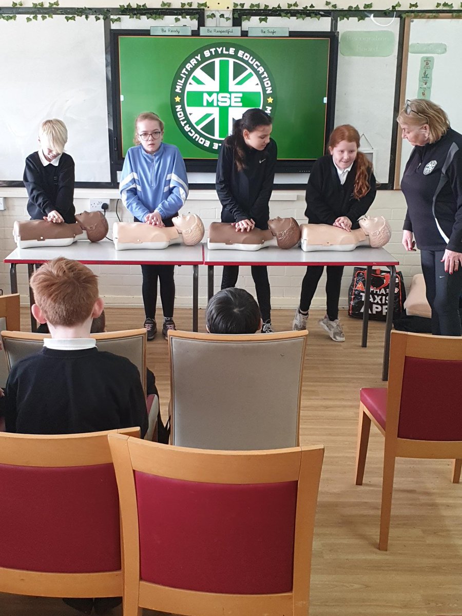 MerPolWirral's tweet photo. Day 2 #MiniPathfinders Project at Grove Street Primary Street.
Officers were joined by #MSE who taught the pupils first aid and basic life saving skills.
The illegal money lending team educated pupils on the dangers lending money.
#Prevention https://t.co/edyqDfPKdG
