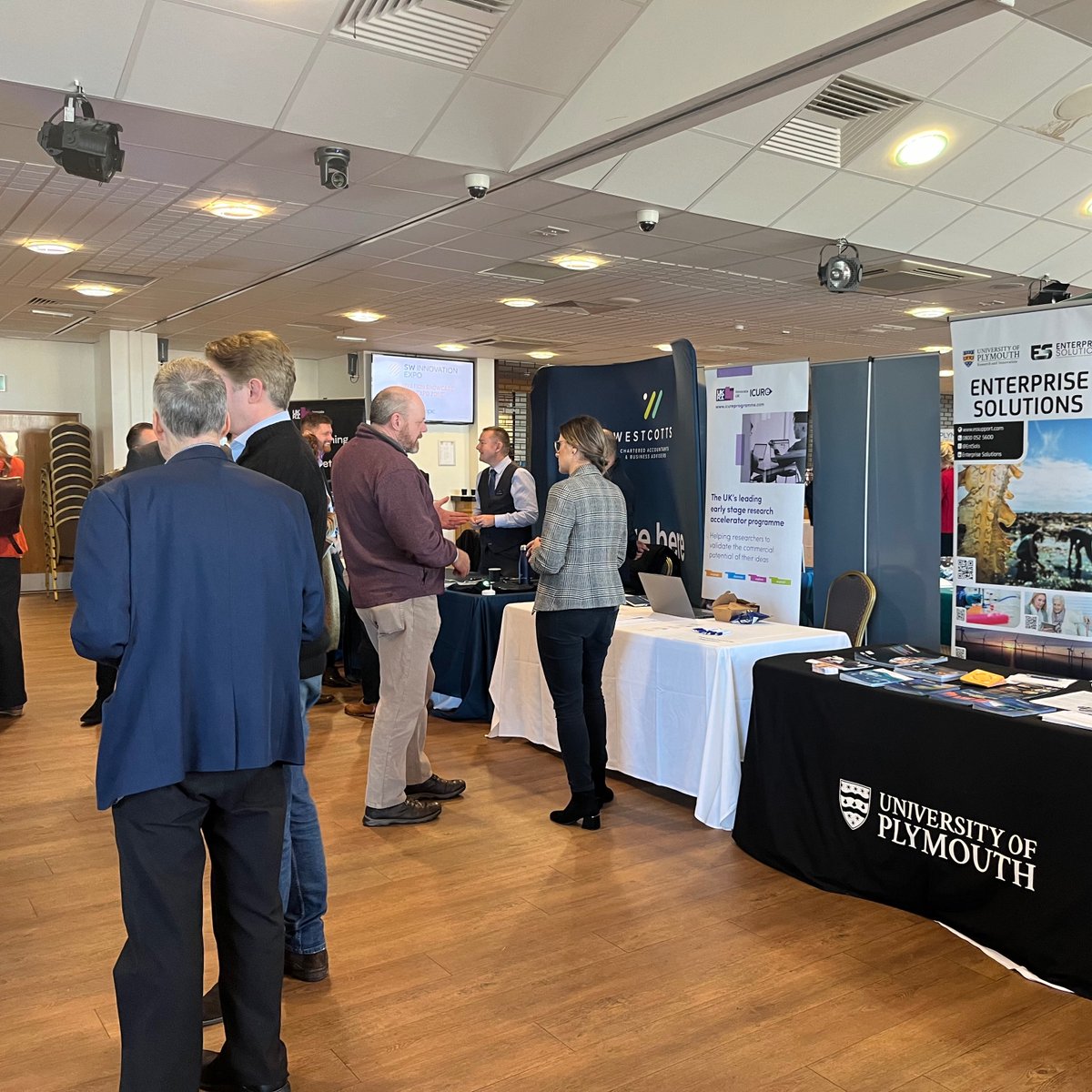 Another packed out Exeter Suite is always fantastic to see! 🤩 Great to have the South West Innovation Expo here at Sandy Park with such a variety of stands 👊 #SandyParkExeter #Events