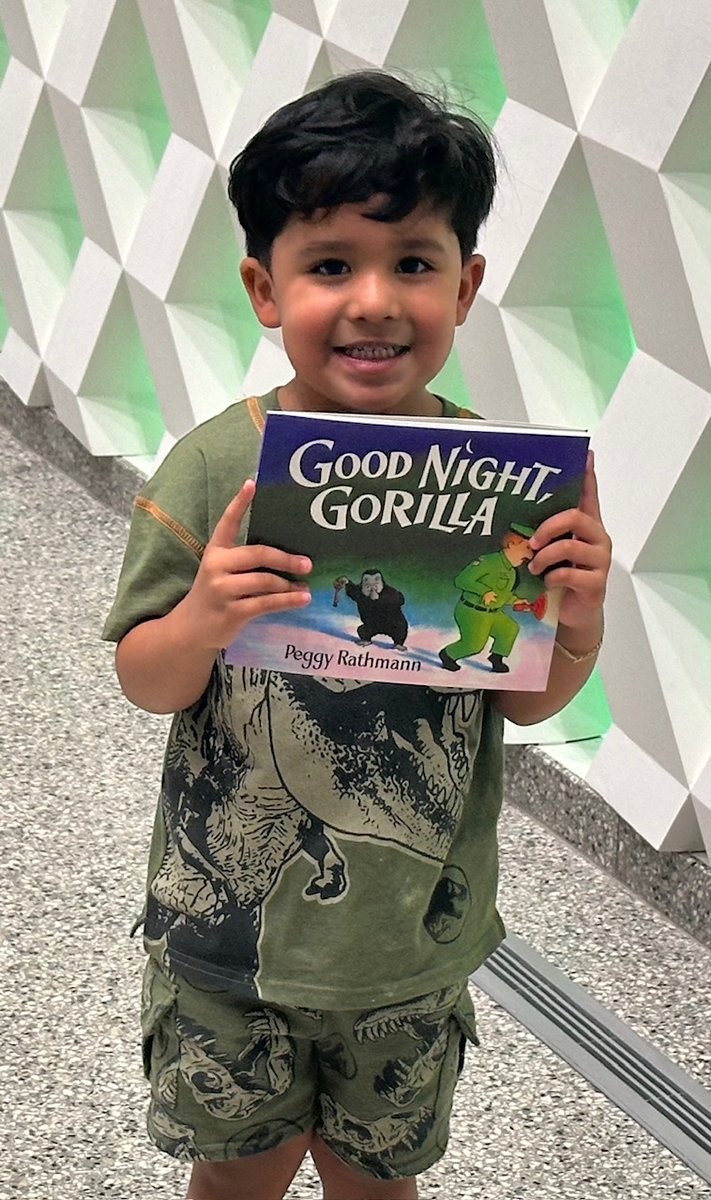 At last night's @theSMEF FAFSA event, we had @thesmsd families with children of all ages attend! While Gabriel's family member was working on their FAFSA form, 4-year-old Gabriel did a little reading with a new @dollyslibrary book! We can't wait til he joins us in Kindergarten!