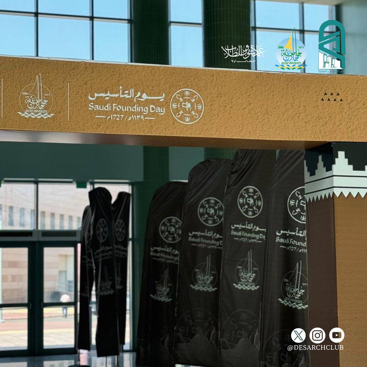 Bcjazanu's tweet photo. لقطـات من حضور أعضاء نـادي التصميم والعمارة في معرض يوم التأسيس والمشاركة في احدى الفعاليات المقامة 

مشاركة منال الذروي 
في الخط العربي 👏🏻👏🏻

#يوم_التاسيس 
#جامعة_جازان
#نشاطكم_يميزنا 
#عمادة_شؤون_الطلاب https://t.co/PpAvxxY50c