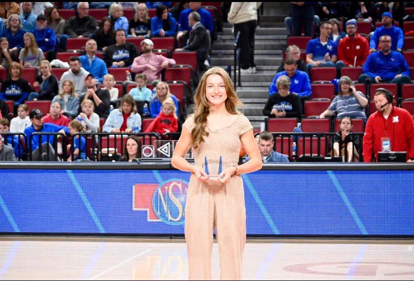 Congratulations to Kara Muller who was recognized on Saturday at State 🏀 for being selected as an NSAA Believer & Achiever. This is a very select group as only 48 students are recognized each year across the state for their service, involvement, success, & academic achievement.