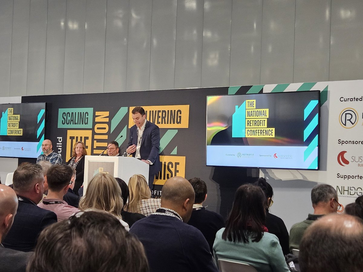 'Data and stock information' is key to success John Barnes <a href="/Savills/">Savills</a> speaking about #SHDF I also strongly agree with 'make sure you understand the stock' &amp; building 'long term relationships with the supply chain' #socialhousing #retrofit <a href="/QBot_UK/">Q-Bot</a>