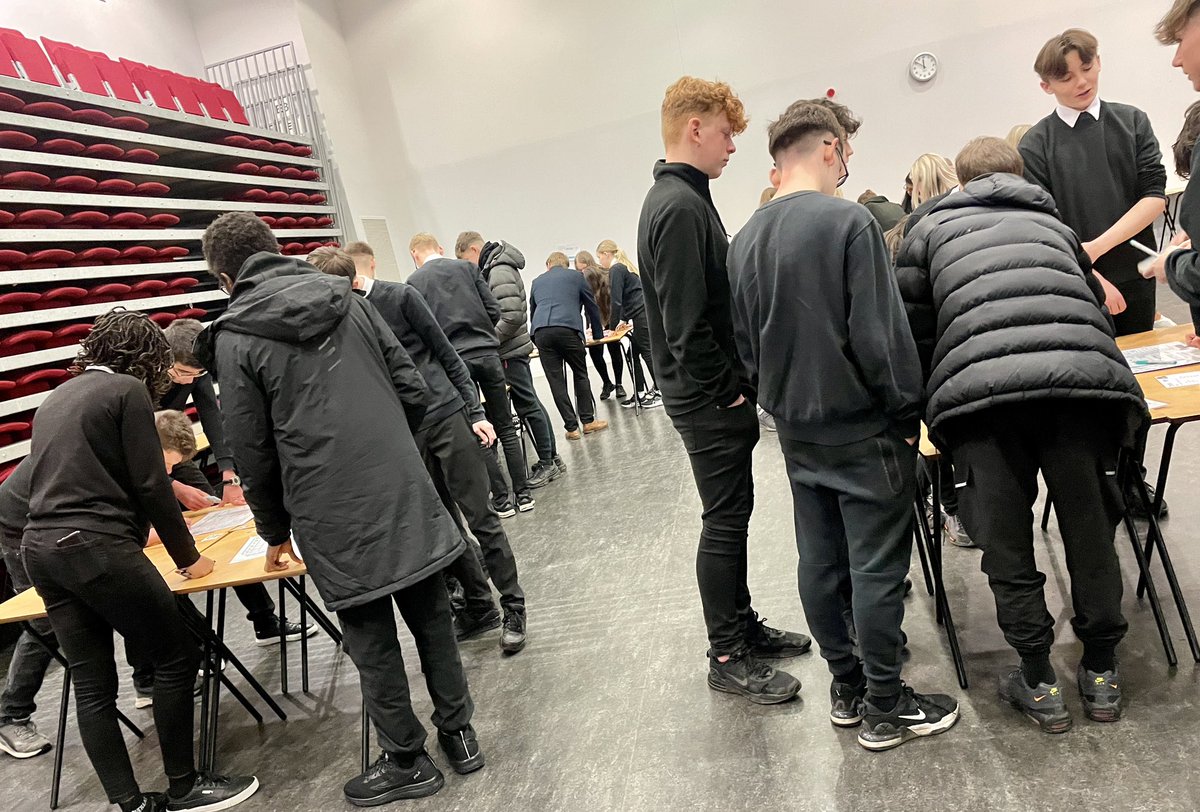 PortyAcad's tweet image. Great to have Ian from @livenlearnuk in to lead workshops with our S4s on mindset for exams / study skills. Practical activities and key messages to take away over the next few weeks to help manage their time, motivation and aspiration. Thank you! #ReadyForLearning #ProudOfPorty