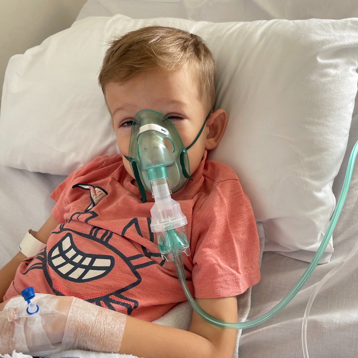 Hier, mon fils de 4 ans a été hospitalisé pour une pneumonie.

Cet événement m'a frappé de plein fouet, me rappelant brutalement que, dans la course effrénée de la vie, ce que je prends souvent pour acquis – la santé – est en réalité mon bien le plus précieux.  

C'est dans ces