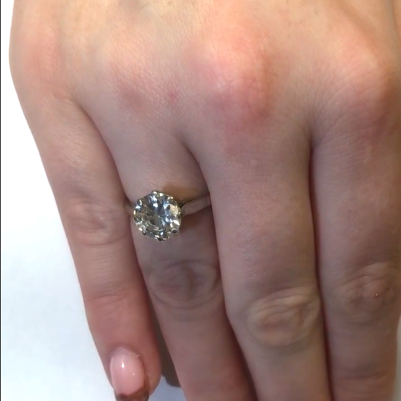 PSA_UK's tweet photo. 💍There's some dazzling diamonds going under the hammer this week...

High carat natural diamond solitaire rings, emerald, white gold and much more to be included in the Rare Ceramics, Jewellery &amp; Collectables auction

Bid now: https://t.co/LyRLUkasWB 

#auctioneer #staffordshire https://t.co/JGnPWJpKcF
