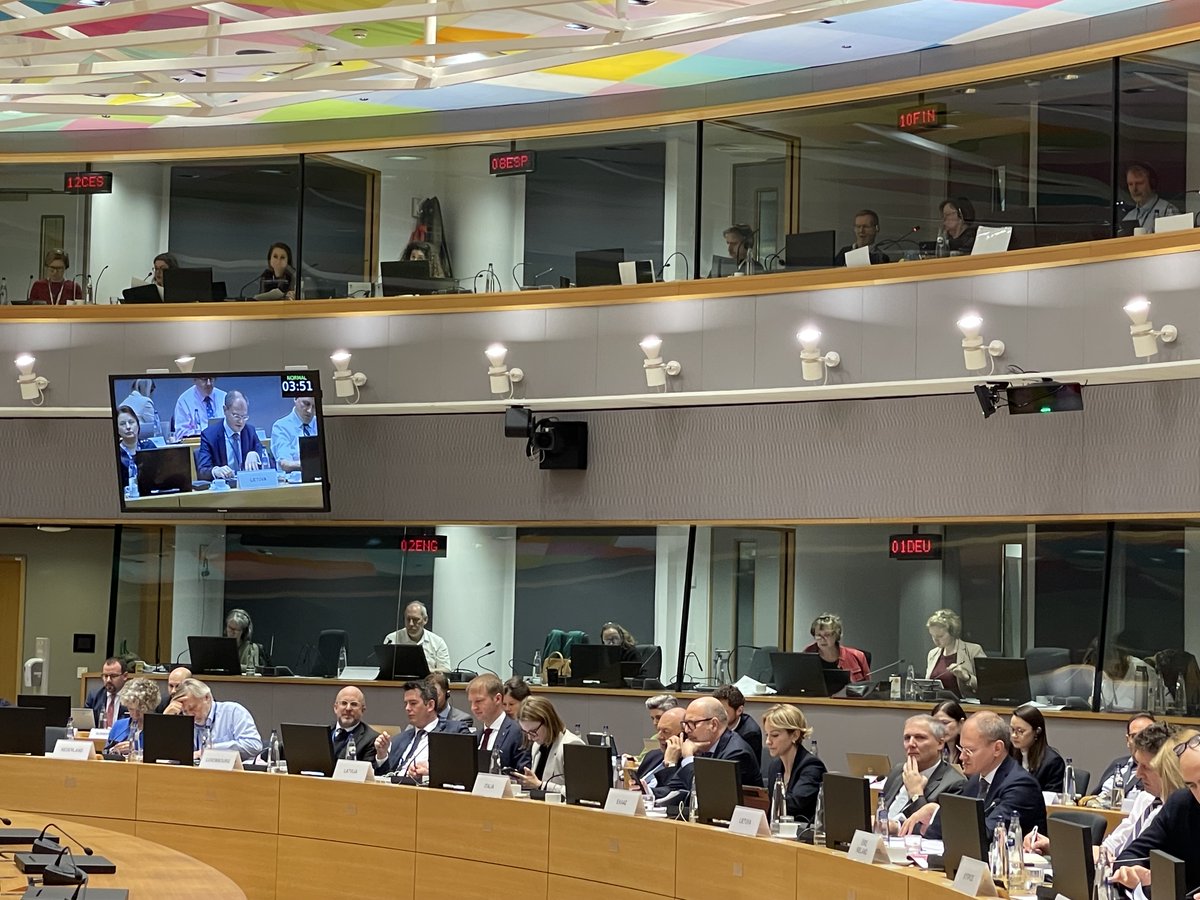 At the Energy Council, #Lithuania 🇱🇹 addressed the Member States and urged the European Commission to take immediate action to stop 🛑 the import of Russian liquefied natural gas (#LNG) into the #EU 🇪🇺 as soon as possible before 2027. 🔗 enmin.lrv.lt/en/news/lithua…