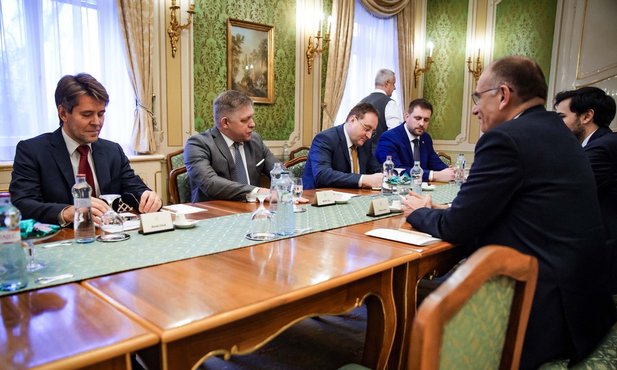 MarekEstok_SK's tweet image. Happy to speak today to @EnricoLetta @DelorsInstitute as he prepares his #SingleMarket report for leaders. SM is a crown jewel of the Union. 🇸🇰priorities: 1/remove barriers 2/preserve fair competition 3/address skills gap 4/ ease regulatory burden 5/highlight social dimension.