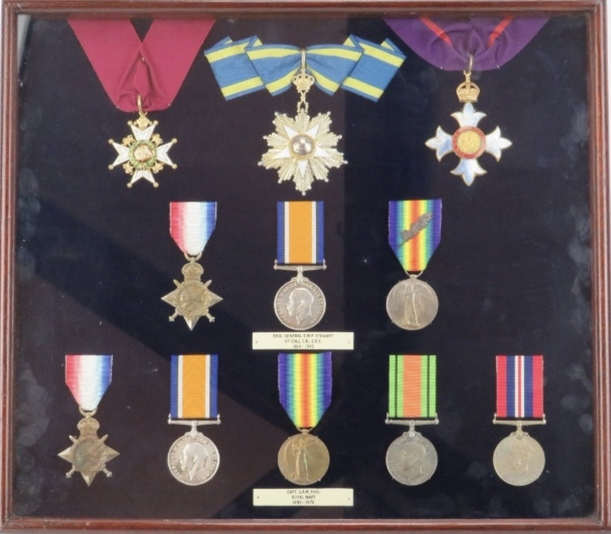Fosterfineart's tweet image. Bentleys timed Auction is now live on line ..and includes these superb two generation medals cased by spinks of London #medals #spinks #military