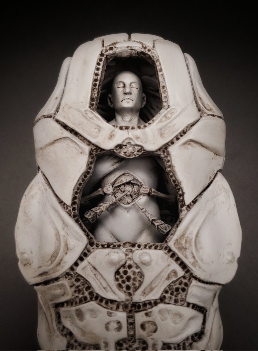 kaiki_lisa's tweet photo. The resin kit for director Cronenberg's film "Crimes of the Future" has started selling overseas. I created the prototype for this kit. It has turned out to be a kit that I can confidently recommend. We look forward to your purchase on this occasion.https://t.co/afyyRuE2af https://t.co/5Get9wsiKf