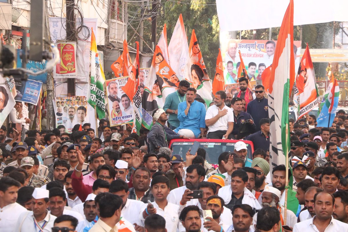 INCMP's tweet photo. उज्जैन में जनता के बीच जननायक राहुल गांधी जी।

अन्याय के खिलाफ, 
न्याय का युद्ध जारी है।

#BharatJodoNyayYatra https://t.co/kaqfcquoxi