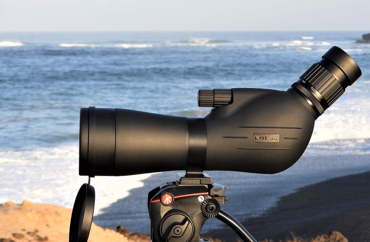 The stylish @KiteOptics SP 65 is compact, light & ideal for #birders who want full-size scope performance without the weight. Key features: Fully rubber armoured Dual focus 17-50x eyepiece Direct 200PL14 Manfrotto tripod foot Waterproof 30 year warranty 👇 birders-store.co.uk/kite-sp-65-spo…