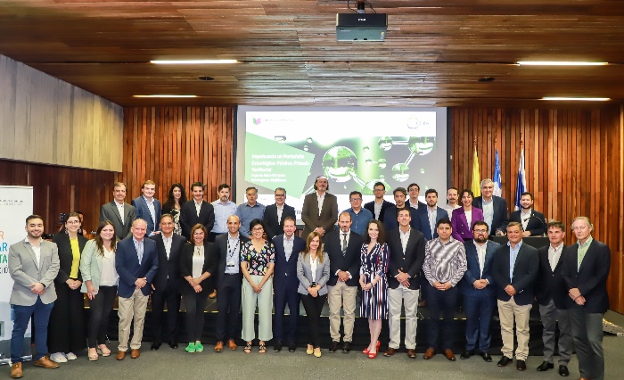 Universidad Católica (@ucatolica) on Twitter photo #RolPúblicoUC Con representantes del mundo público, privado, académico y gran participación de la #UC👏. Se desarrollo el primer comité asesor para impulsar el desarrollo del #HidrógenoVerde en 🇨🇱, en el <a href="/CentroinnovaUC/">Centro de Innovación UC</a>: rb.gy/pq5hhe #RolPúblicoUC Con representantes del mundo público, privado, académico y gran participación de la #UC👏. Se desarrollo el primer comité asesor para impulsar el desarrollo del #HidrógenoVerde en 🇨🇱, en el <a href="/CentroinnovaUC/">Centro de Innovación UC</a>: rb.gy/pq5hhe