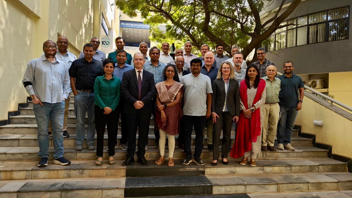 French Consul General Thierry Berthelot opens a 🇫🇷 Franco-Indian 🇮🇳 meeting on Emerging Infectious Diseases and Antibiotic Resistance (MIRA) at @iiscbangalore in the framework of the @CNRS International Research Network project MIRA.