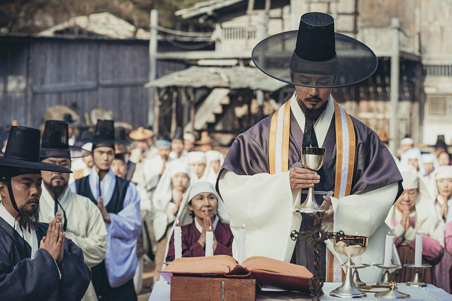 Lo que une a los jesuitas y al primer sacerdote católico en Corea del Sur es cómo llega la fe allí. Lo hace a través de dos libros escritos por jesuitas en 1584: 'El señor del cielo' de Matteo Ricci; y 'Las siete virtudes' de Diego Pantoja. jesuitas.es/es/actualidad/…