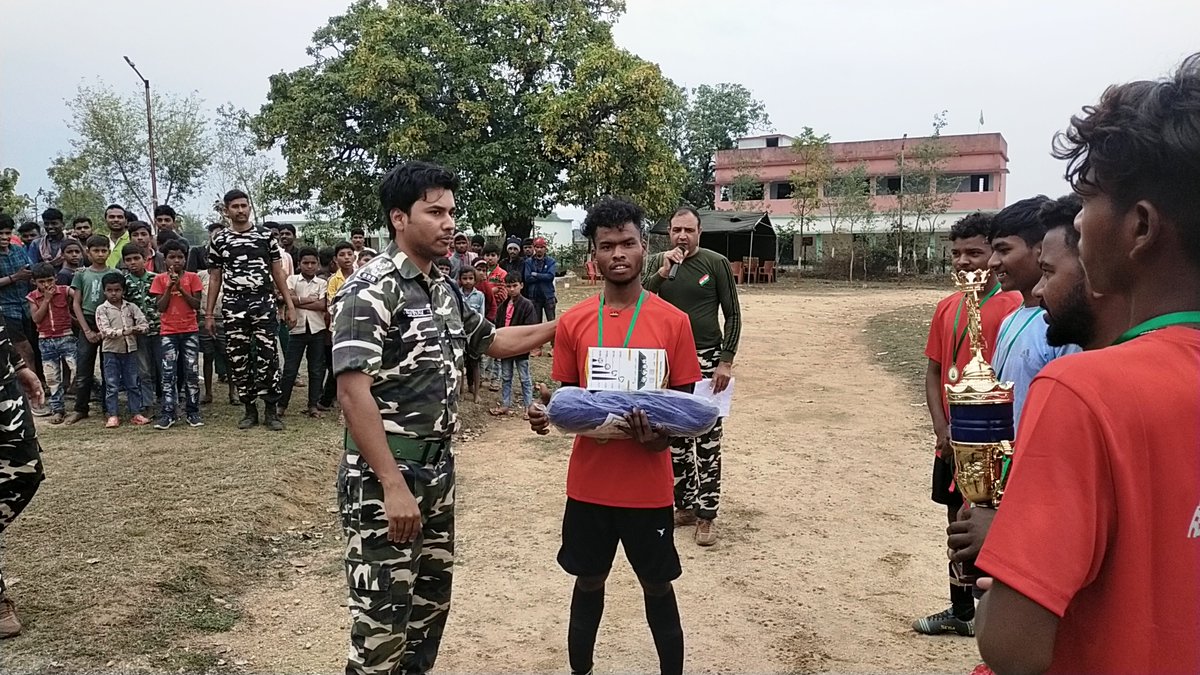35bnSsb's tweet image. श्री मनोरंजन कुमार पाण्डेय, कमांडेंट @35bnSsb के निर्देशानुसार “ए” समवाय थानसिंहडीह के कार्यक्षेत्र में #CivicActionProgramme के तहत फुटबॉल प्रतियोगिता का आयोजन श्री अभिनव कुमार, सहायक कमांडेंट के अगुवाई में किया गया I
@SSB_INDIA  @ssbpatna  @ShqGaya