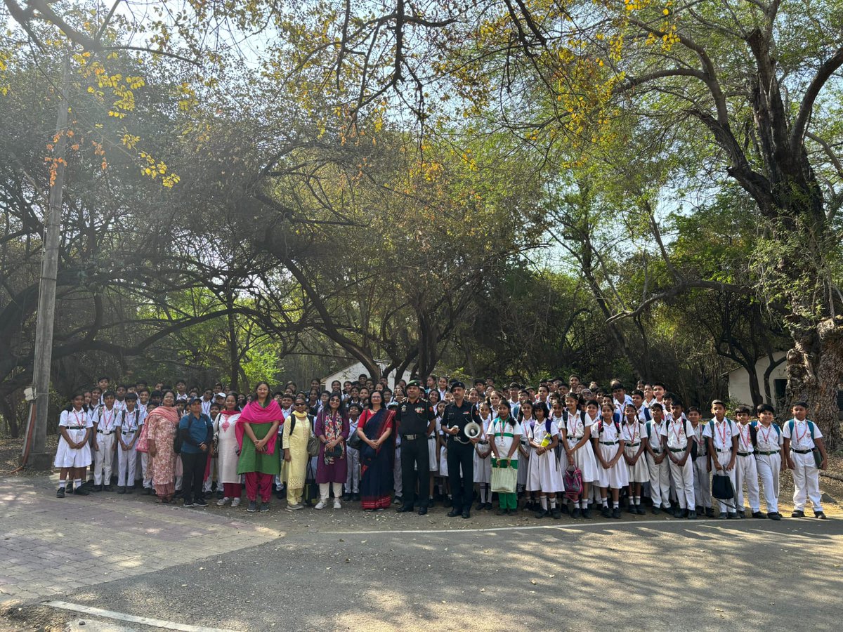 Over 150 school children along with the faculty staff  visited #Sitabuldi_Fort on 05 Mar 24 to witness the Heritage site as part of the educational tour.

Children were given insight about the heritage value of Fort by the Army officials from HQ UM&amp;G Sub Area.

<a href="/IaSouthern/">Southern Command INDIAN ARMY</a> <a href="/adgpi/">ADG PI - INDIAN ARMY</a>