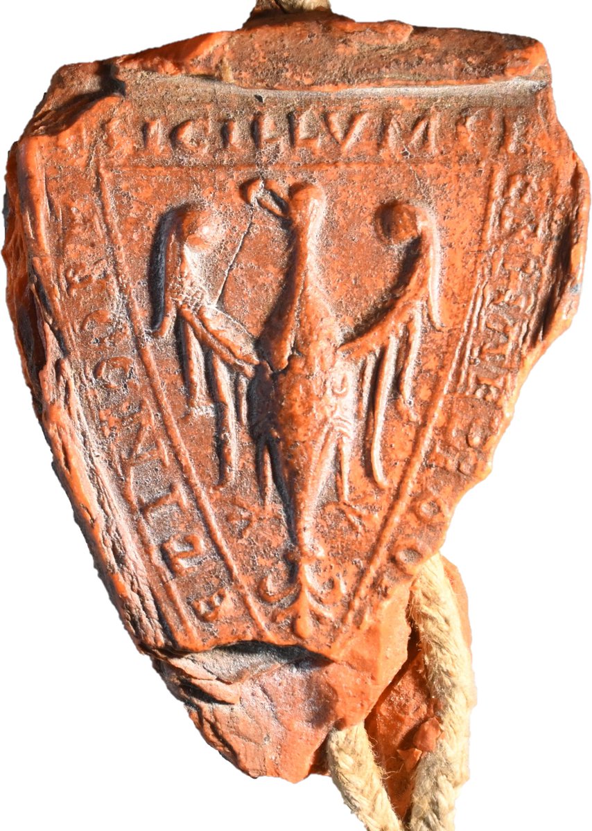 Une rareté pour #LeSceauDuMardi : un sceau scutiforme ROUGE ! Il appartient à Eberhard d’Ettendorf, l’avoué de Berstett (67). Un sceau simple, mais regardez les biceps de l’aigle ! 😅 sigilla.org/empreinte/eber…