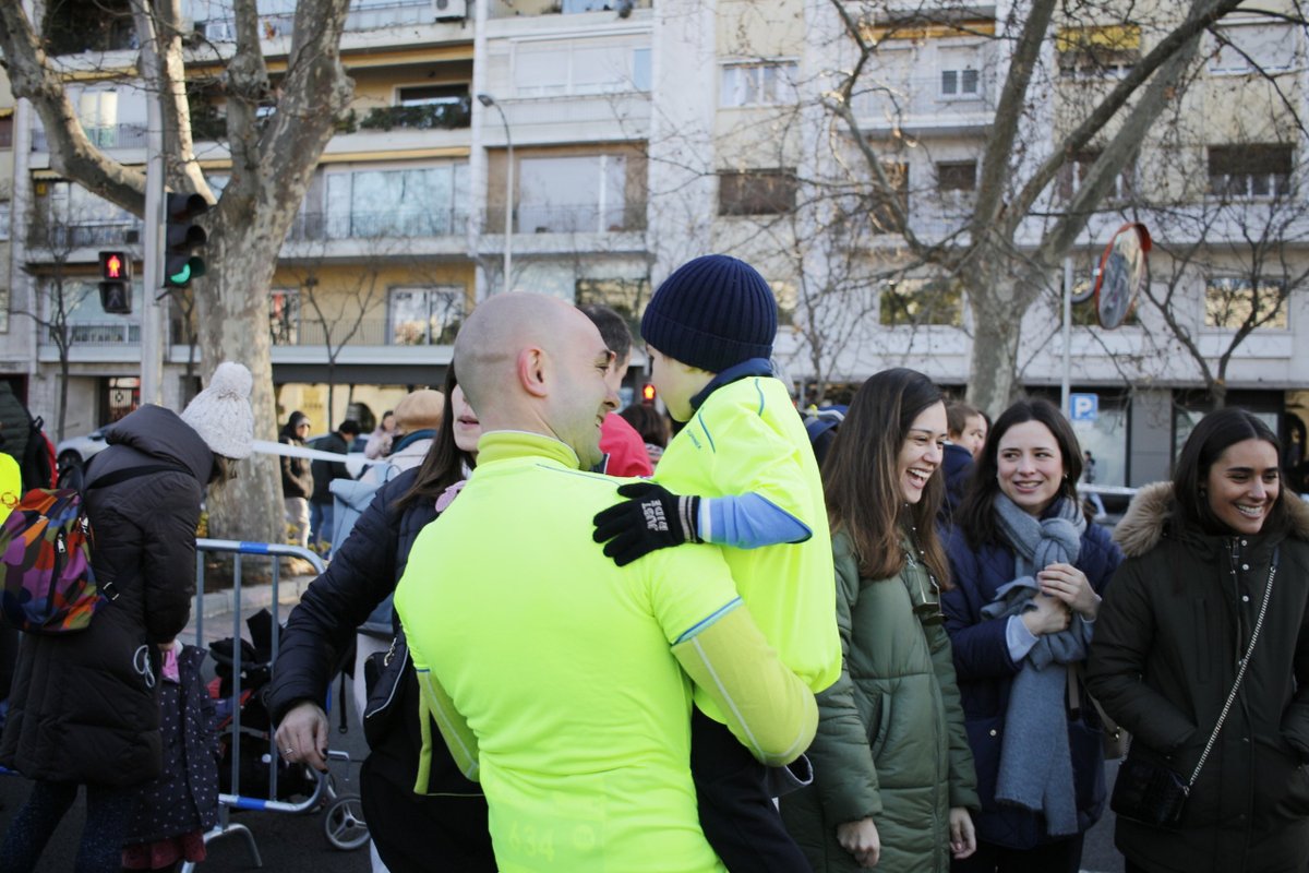 RunningFrm's tweet image. De los momentos más bonitos que vivimos en cada carrera, son gracias a estos pequeños. No hay mejor plan que disfrutar de una carrera en familia. 👧🧒

#fundacionrm #realmadrid #fundacionrealmadrid #runners #runnersAlhaurindelatorre #AlhaurinDeLaTorre #losreyesdelrunning #running