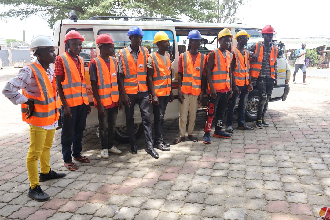 BmbcBi's tweet image. La photo ci-dessous illustre les employés de #BMBC qui voulaient prendre voyage destination à l'intérieur du pays pour exécuter un projet de notre client.

Si vous voulez construire à votre colline natal ,n'hésiter pas à nous contacter.

@RT_Isanganiro @RTNBurundi
 @indundimag