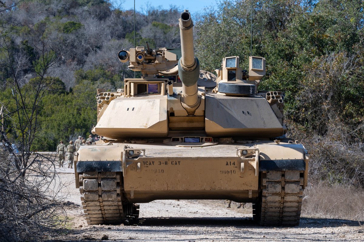 #TankTuesday Behold the M1 Abrams 💥💣 Whenever someone says 'built like a tank', this is what they mean. #PhantomLethal #IIIAC #AlwaysReady