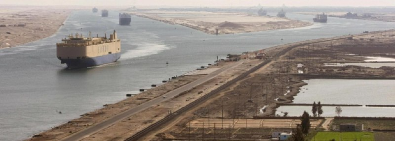 ecn_en's tweet photo. ‍Cargo transportation through the Suez Canal has become 9 times more expensive

The cost of cargo transportation through the Suez Canal to the Red Sea ports has risen 9 times - up to $6.8 thousand per container. Before the riots organized in the area by the Hussites, it was $750. In addition, the price of bunker fuel and services for insurance of ships have risen. This was reported by the head of the Suez Canal Authority Osama Rabia, whose words are reported by the agency "Prime".

The attacks by the Houthis in the Red Sea are linked to the military conflict between them and Israel and, they claim, are aimed at Israeli ships. The aim is to support Palestinians attacked by Israel in the Gaza Strip. The free movement of ships is not threatened by them, the group's leaders emphasized.

The Islamic countries have repeatedly said that if the Americans support Israel's actions, the conflict will engulf the entire region. However, this has not stopped the United States, which since January, together with Great Britain, has been bombing the facilities of the Houthis on the grounds that the latter pose a threat to the free movement of ships in the Red Sea.