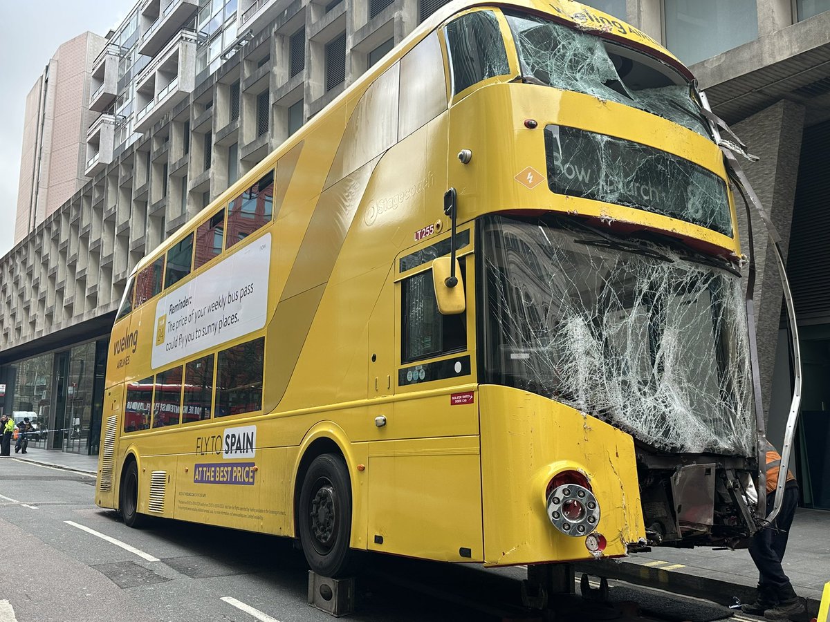 The remains of the shopfront on New Oxford Street after the No.8 bus crashed into it this morning. Two people were injured#breaking #bbcnews #bus