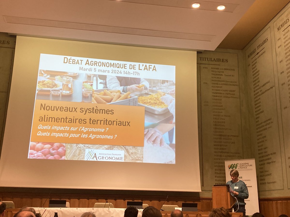 Début du débat agronomique ⁦<a href="/Afagronomie/">Afa</a>⁩ sur les systèmes alimentaires territoriaux, ouvert par Adeline Michel, présidente de l’⁦<a href="/Afagronomie/">Afa</a>⁩. ⁦<a href="/AcademieAgri/">Académie Agriculture</a>⁩