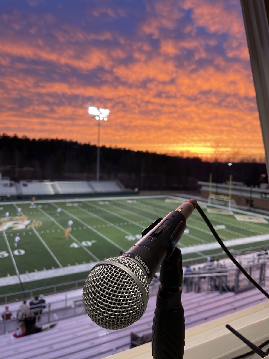 Home opener tonight for ⁦@crhs_menssoccer⁩ vs ⁦@FMHS_Soccer⁩ 7:30 pm Gooooo Green!!!