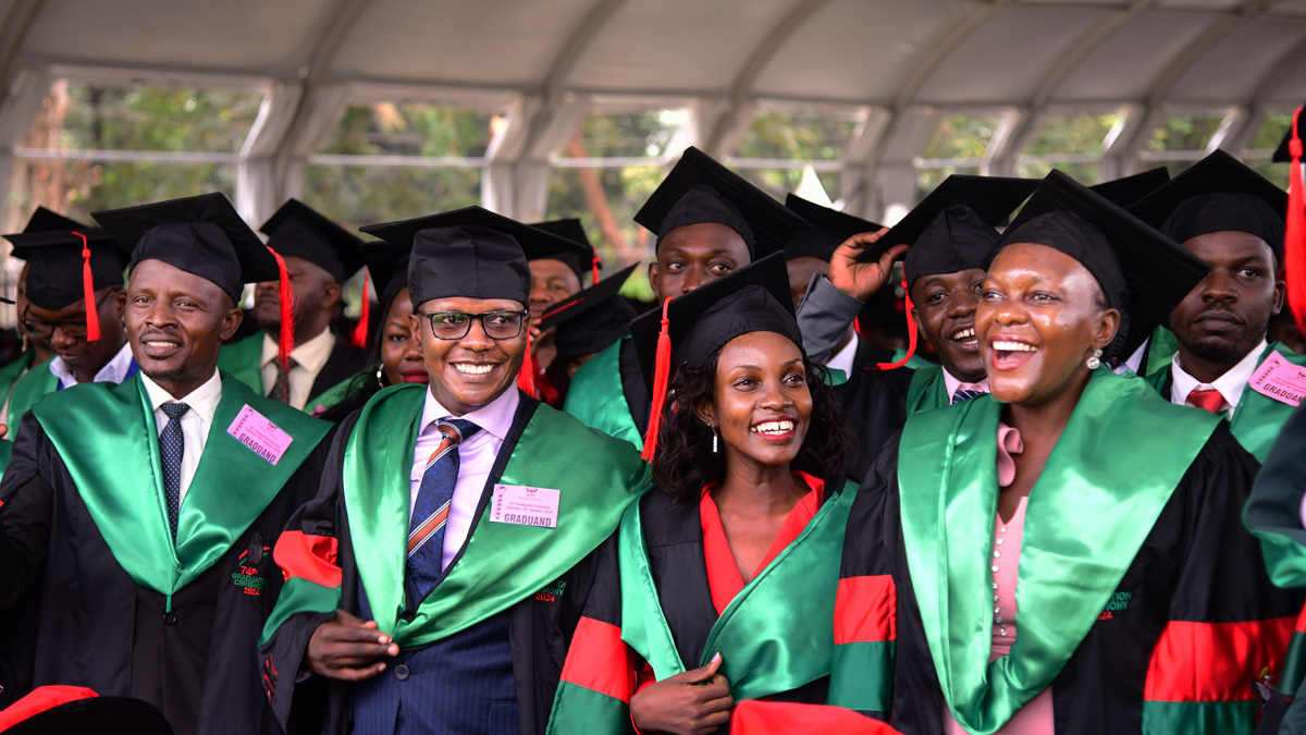 The Academic Registrar, @Makerere invites applications for admission to Graduate Programmes (Postgraduate Diplomas,  Masters and Doctoral Degree Programmes) for the 2024/2025 Academic Year. Details: news.mak.ac.ug/2024/03/advert… Closing date is Friday 31st May, 2024