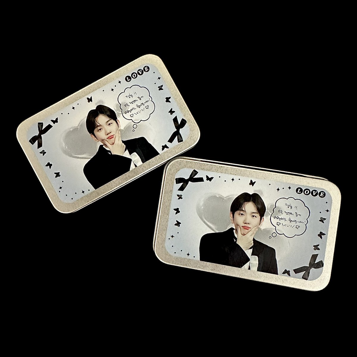 🤍 서울 큥콘 나눔 🤍

♡。백현포카 + 메세지스티커 + 화보스티커 나눔
      (수량 약 40~50개)
♡。선착순 2명에게 자체제작 ‘틴케이스’도 같이 드려요ᰔ
♡。날짜 : 3.17일 막콘 (사첵X)
♡。인증 : #RT + 당일 티켓
♡。시간,장소는 당일 타래로 올릴게요ᰔ