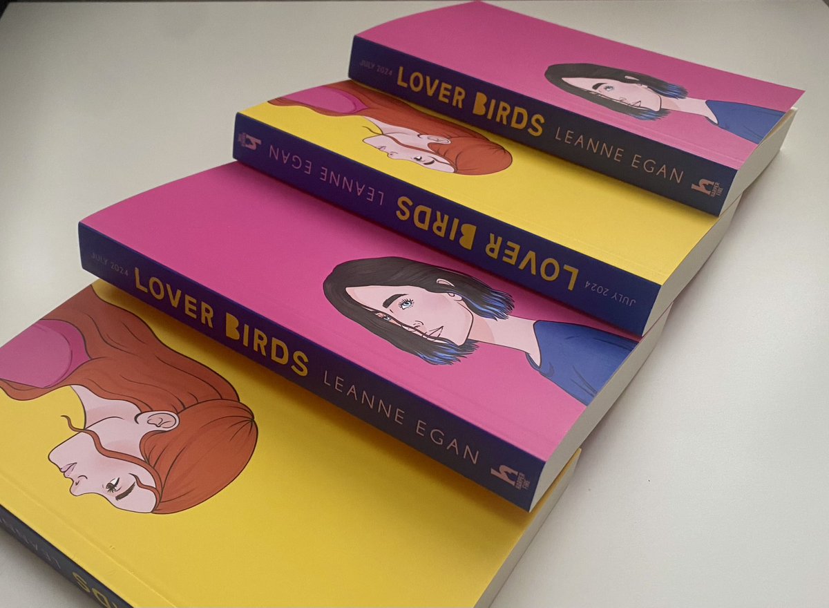 Seeing so many proofs of Lover Birds out in the wild has reminded me that I never posted the photos I took when I first got them!! Look how stunning they are 😍
