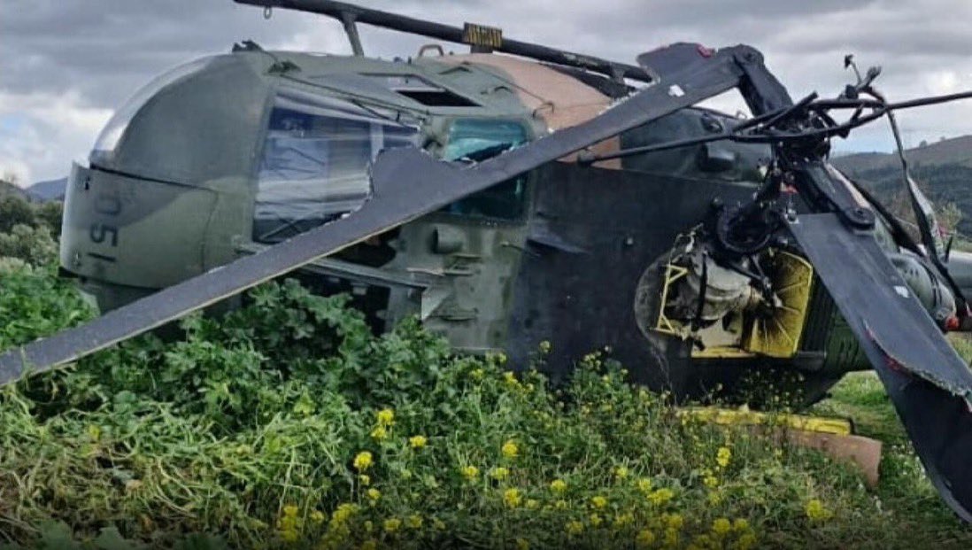 Türk Hava Kuvvetleri'ne ait bir adet UH-1H, İzmir'in Çiğli ilçesinde bulunan 2'nci Ana Jet Üs Komutanlığından kalkış yaptıktan kısa bir süre sonra teknik arıza nedeniyle Bademler Köyü yakınlarına acil iniş yapmak zorunda kaldı. Yaralanan bir personel hastaneye sevk edildi.