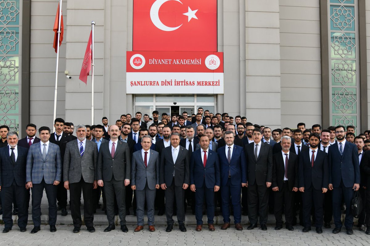UrfaValiligi's tweet photo. Vali @hasansildak, Diyanet Akademisi Aday Din Görevlileri Mesleki Eğitim Kursu Açılış Programına katıldı. 

Vali Şıldak, daha sonra eğitimin düzenlendiği Diyanet Akademisi Şanlıurfa Dini İhtisas Merkezi Hizmet Binasıyla ilgili bilgi aldı. https://t.co/6lj2w90ak1