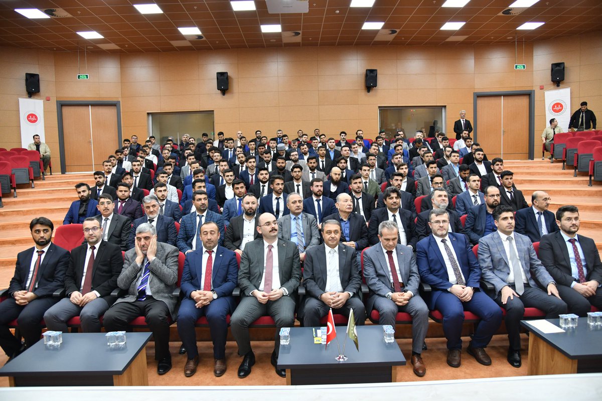 UrfaValiligi's tweet photo. Vali @hasansildak, Diyanet Akademisi Aday Din Görevlileri Mesleki Eğitim Kursu Açılış Programına katıldı. 

Vali Şıldak, daha sonra eğitimin düzenlendiği Diyanet Akademisi Şanlıurfa Dini İhtisas Merkezi Hizmet Binasıyla ilgili bilgi aldı. https://t.co/6lj2w90ak1